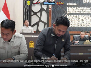 Wali Kota Banjarmasin Hadiri Tiga Agenda Paripurna DPRD, Sampaikan KUA-PPAS 2027 hingga Penetapan Empat Perda