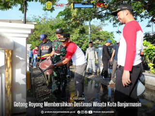 Gotong Royong Membersihkan Destinasi Wisata Kota Banjarmasin
