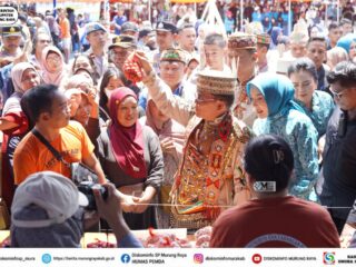Gubernur Kalteng Bersama Bupati Mura, Pantau Pasar Murah di Puruk Cahu