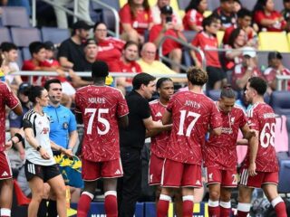 Carragher Nilai Liverpool Belum Siap Bersaing Jadi Juara Premier League