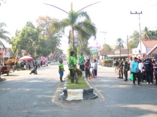 Gotong Royong Serentak Sambut HUT ke-24 Barito Timur dan HUT ke-81 RI